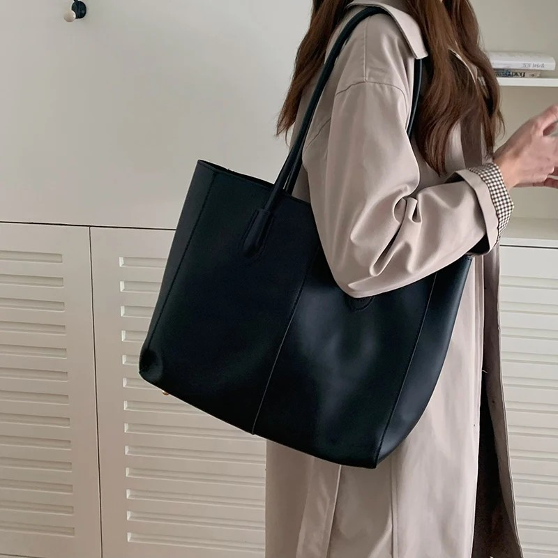 Nira Cove Tote