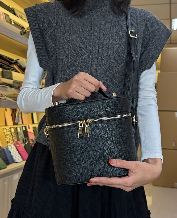 Bloomfield Makeup Carrier